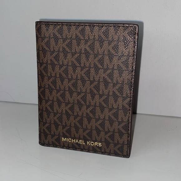 Michael Kors Jet Set Travel Passport Case wallet MK Signature Brown / Acorn NWOT - Picture 2 of 15